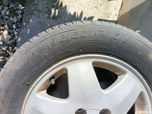 vând un Set complet de genți cu cauciucuri de iarna 195/60/R15 in stare bună preț  - imagine 2