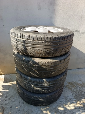 vând un Set complet de genți cu cauciucuri de iarna 195/60/R15 in stare bună preț  - imagine 4