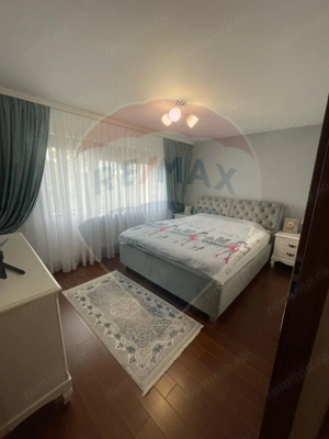 Apartament cu 3 camere de vânzare în zona Rovine