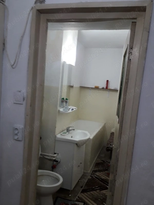 Vind apartament 2 camere decomandat