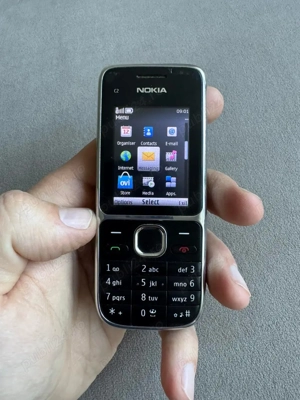 Telefon NOKIA C2 cu incarcator -functioneaza in toate retelele bateria rezista 6 zile.Nu este codat 