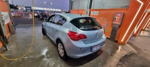 Opel Astra J 1.7 CDTI 2010 - imagine 8