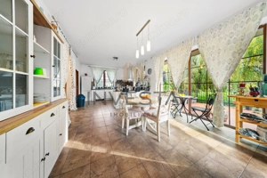 Resedinta impunatoare cu teren generos de 2.012 mp in Buna Ziua! - imagine 2 Resedinta impunatoare cu teren generos de 2.012 mp in Buna Ziua! - imagine 2