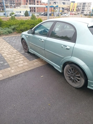 Vând Chevrolet lacetti.