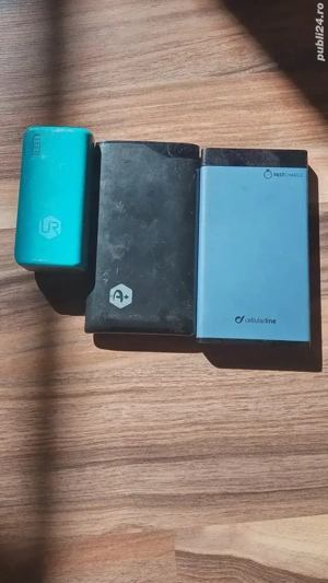 vând baterie externa este stare foarte buna funcționare 