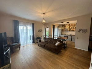 Apartament in vila cu panorama deosebita si garaj!