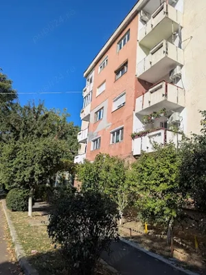 Vand apartament 2 camere,decomandat central Academia Teologica ,100m de Catedrala,Arad - imagine 2