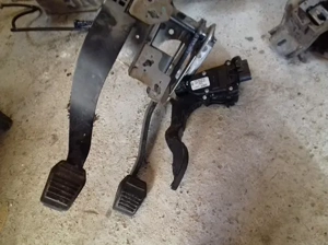 Dezmembrez Ford Fusion 2007, benzina - imagine 2