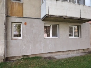 Ap.2cam. Petrosani-Aviatorilor (zona Biblioteca), 35 mp, parter, izolat, termopane