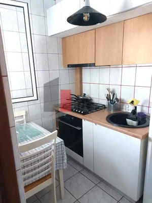 Gars. 31 mp, et 9/10, bloc reabilitat, instalații refăcute, mobilată și utilată - imagine 11