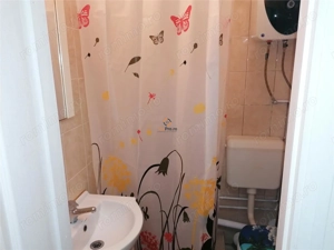 Proprietar Garsoniera Renovata Bloc Izolat - imagine 6
