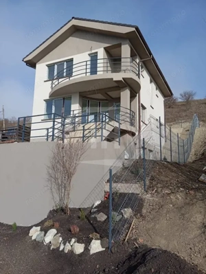 Casa cu priveliste spre lac, 190mp utili, Chinteni