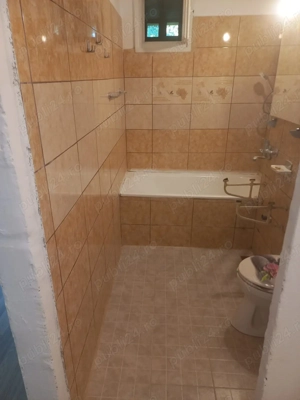 Apartament cu trei camere zona buna,partial renovat