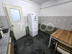 Apartament decomandat 3 camere balcon pivnita lift Vasile Aaron Sibiu - imagine 12