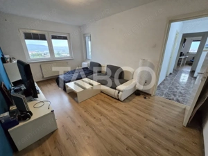 Apartament decomandat 3 camere balcon pivnita lift Vasile Aaron Sibiu - imagine 2