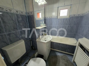 Apartament decomandat 3 camere balcon pivnita lift Vasile Aaron Sibiu - imagine 7