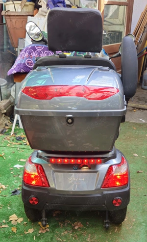 Scuter triciclu electric 