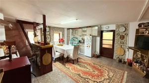 Vand casa cu 5 camere si teren 1040 mp in Toaca - imagine 10 Vand casa cu 5 camere si teren 1040 mp in Toaca - imagine 10