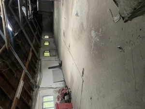 Inchiriez hala 300 mp 