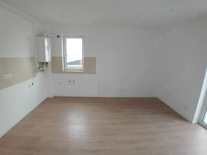 Garsoniera, bloc nou, parcare inclusa - imagine 2