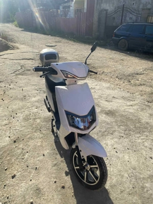 Vând scuter  - imagine 2