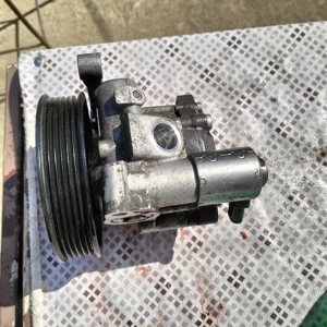 Pompă servo direcție 