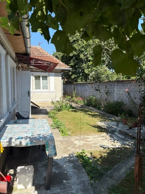 Casă de vanzare - Zona liniștită  - imagine 2