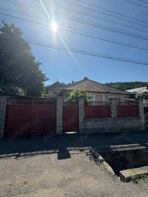 Casă de vanzare - Zona liniștită  - imagine 4