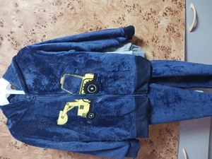 Vând 4 treninguri baieti foarte călduroase nu au fost purtate niciodată 