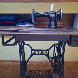 Vând mașină de cusut veche-Singer