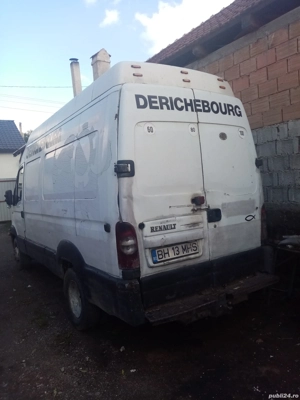 Renault mascot - imagine 3