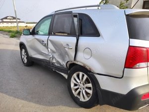 Vand KIA SORENTO avariata - imagine 2 Vand KIA SORENTO avariata - imagine 2