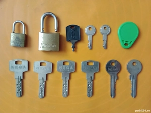 Accesorii de ușă, chei, lacăte, taguri