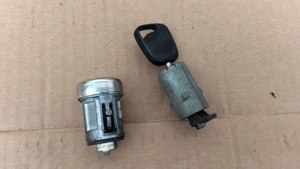  Contact +butuc rezervor cu cheie Ford Focus 1998-2004  - imagine 2