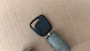  Contact +butuc rezervor cu cheie Ford Focus 1998-2004  - imagine 4