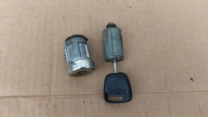  Contact +butuc rezervor cu cheie Ford Focus 1998-2004  - imagine 3