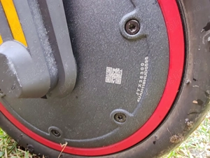 Vând trotinetă electrică Xiaomi M365 foarte puțin utilizată 