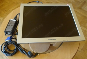Monitor 17' inch SAMSUNG TFT 721S, cu boxe incluse in suport