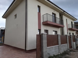 Casa de vanzare tip duplex despartita prin camera tehnica 