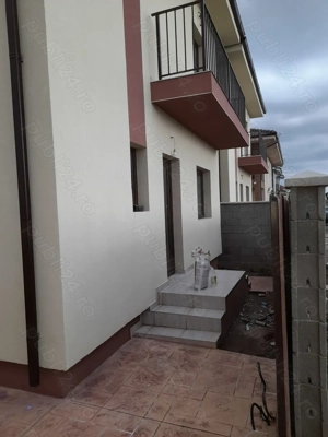 Casa de vanzare tip duplex despartita prin camera tehnica  - imagine 2