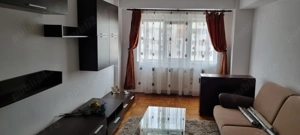 Ofer spre închiriere apartament cu 3 camere