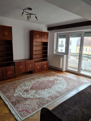 Dau in chirie apartament cu 2 camere in CentruNou