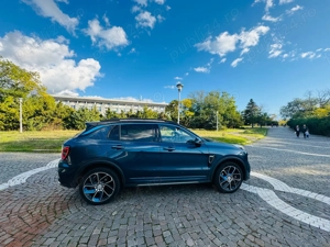 Lynk & Co 01 Plug in Hybrid 261 CP - imagine 3