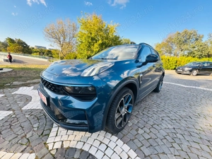 Lynk & Co 01 Plug in Hybrid 261 CP - imagine 4