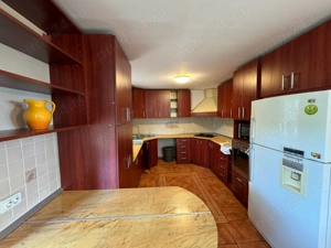 Casa Săcele, poziționată într-o zona linistita