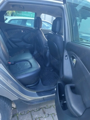 Vând mașină:Hyundai IX35 - imagine 6