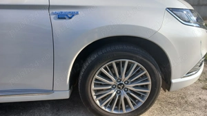 Mitsubishi Outlander Plug in hybrid 2021 - imagine 4