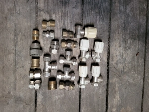 Vand foarte convenabil robineti de calorifer si alte piese din alama in stare buna si functionale