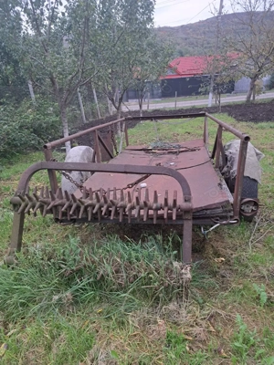 De vanzare remorca pe o axa si plug cu 3 trupite pentru u 650 - imagine 5