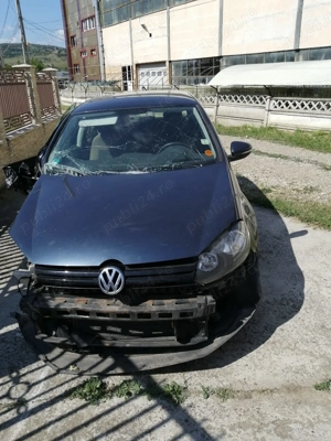Vand VW Golf VI, 2010, 1.6 TDI, avariat pe partea din fata pasager, Moinesti, Bacau